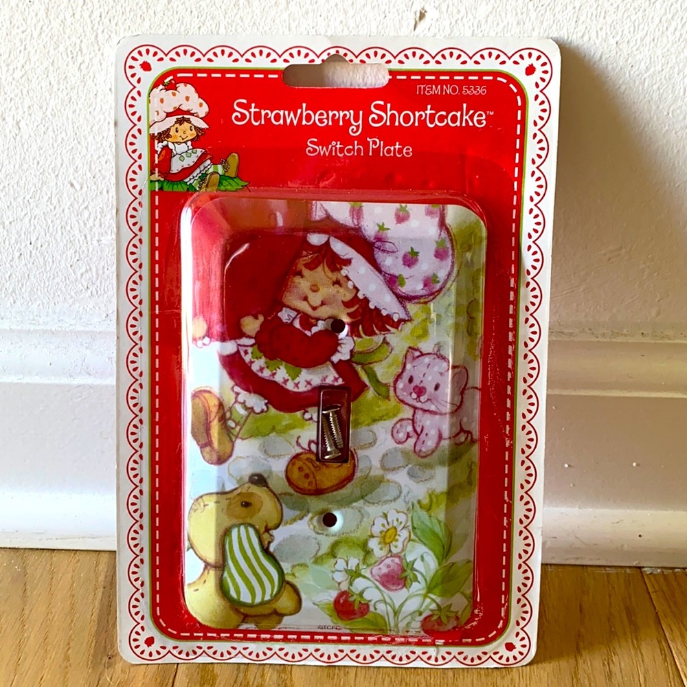 Strawberry shortcake switch plate